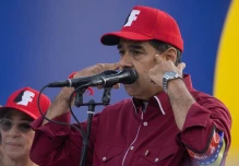 Maduro tacha de "fraude horroroso" las elecciones en Ecuador