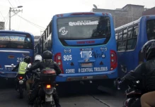 Transportistas de Quito recortan horarios de servicio y exigen revisión de tarifas