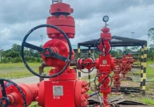 Precio del petróleo cae a US$70 por barril, pero la baja aún no se refleja en los combustibles en Perú