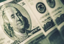 $ 1.593 millones en intereses
