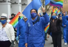 Miles protestan en todo el país contra medidas de Moreno