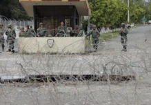 Siete detenidos y 12 soldados heridos, tras ataque a cuartel de La Balbina