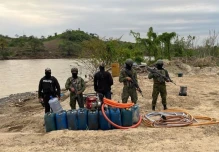 Militares decomisaron 570 galones de combustible en la frontera con Perú