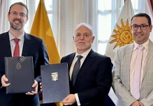 Ecuador y Uruguay suscribieron convenio de Cielos Abiertos