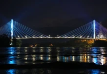 Iluminación al puente monseñor Gonzalo López del rio Aguarico
