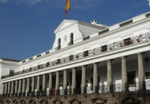 Ecuador coloca USD 1.000 millones en bonos internacionales con menor tasa de interés