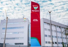 Trabajadores de PetroPerú inician huelga en rechazo a privatización encubierta