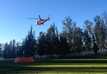 Bomberos usan helicópteros para sofocar incendio forestal en Tumbaco