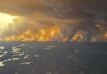 Canadá: El peor incendio forestal del año arrasa 300.000 hectáreas