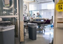 Las hospitalizaciones semanales por covid-19 aumentan 12,1 % en EE.UU.