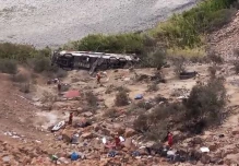 37 personas murieron tras la caída de un autobús a un abismo cerca de Arequipa