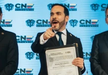 Presidente electo de Colombia plantea refinanciar la deuda pública para aliviar la presión fiscal