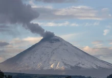 Cotopaxi emanó 3 columnas de vapor, gas y ceniza