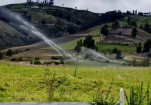 Gobierno inyecta USD 42,4 millones para riego y maquinaria agrícola