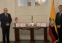 Empresas ecuatorianas son premiadas en Francia por su chocolate