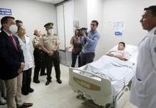 Noboa visitó a policías que fueron heridos en El Triunfo
