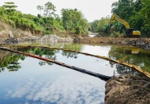 Cruz Roja distribuye un millón de litros de agua en zona de derrame de crudo en Ecuador