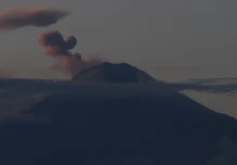 El IG advierte de posible caída de ceniza del Sangay en Chimborazo y Cañar