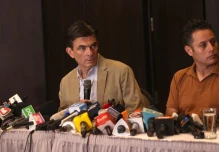 Ecuador y otros 8 países ofrecen apoyo para 'estabilizar' la economía de Bolivia