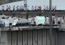 Fuga o traslado de presos, hipótesis del Gobierno sobre bomba en La Roca