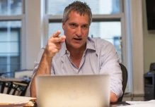 Donziger demandado por abogado que se retiró de causa penal
