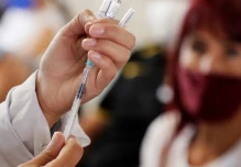 El ministerio de Salud aplica refuerzos de vacunas anticovid a mayores de 12 años