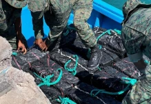 Galápagos: La Armada interceptó 2 'narcolanchas' con 55 sacos llenos de droga