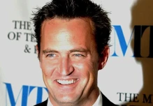 "Friends" pierde a uno de sus 6 amigos con la muerte de Matthew Perry 