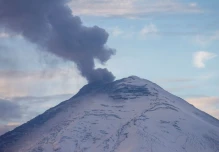 El Cotopaxi sigue lanzando ceniza, que llega a 2.400 metros de altura
