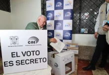 Elecciones Ecuador: La jornada electoral arranca con el 'Voto en Casa'