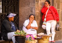 Encuesta revela que 43 % de los ecuatorianos quiere migrar, pero no han podido