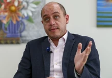 Inversores están "en espera" por juicio político a Lasso