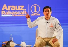 Andrés Arauz pide vigilancia internacional tras retraso en aprobación