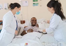 Médicos del Hospital Pablo Arturo Suárez reimplantaron una mano