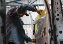 Ecuatorianos blindan ropa, casas y vehículos ante ola de violencia