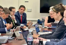Ecuador enfrenta arancel del 15 % en EE.UU. mientras negocia reducción