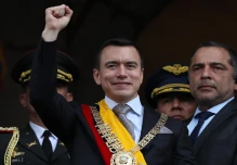 El primer mes de Noboa en la Presidencia ha sido una montaña rusa