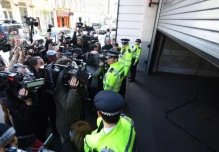 Policía británica informa que Julian Assange es requerido por EE.UU.  
