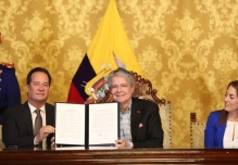 Gobierno emitió reglamento de Ley de Comunicación para "blindar la democracia"