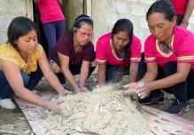 Mujeres de Ongota aprendieron a elaborar insumos orgánicos