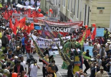 Suspensión de leyes no frena las protestas