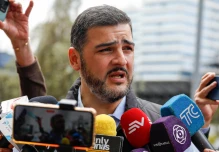 Aquiles Álvarez usa grillete por caso de comercio ilegal de combustible