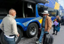 Casi 100 venezolanos regresan desde Ecuador en plan "Vuelta a la Patria"