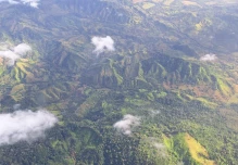 El número de migrantes ecuatorianos cruzando por el Darién aumentó