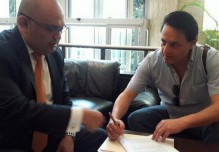Fernando Villavicencio y su familia son amenazados de muerte