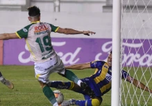 Delfín goleó en Manta y sigue con vida en la Copa
