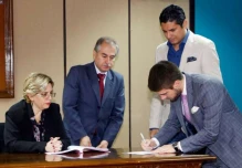 Prisión preventiva y difusión roja para el procesado Rafael Correa