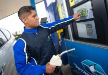 Nuevos precios de combustibles regirán hasta abril en Ecuador
