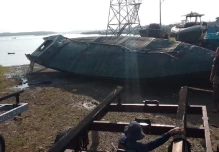 La Armada encontró un semisumergible abandonado en Esmeraldas