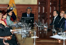 El presidente dice que Correa no le dejó “la mesa servida”